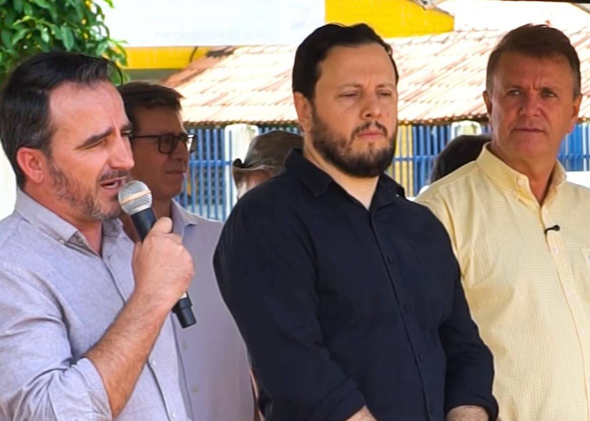 Luizinho Goebel participa de assinatura de Ordem de Serviço para obras no Setor 23 e parabeniza a Prefeitura de Vilhena pela iniciativa