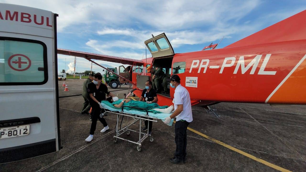 VEJA VÍDEO: uma semana depois, enfermeira que sobreviveu a acidente que deixou 5 mortos na BR 364 retorna de avião para Vilhena
