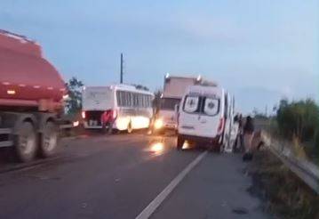 NOVA TRAGÉDIA: acidente envolvendo outra ambulância e ônibus com pacientes deixa mortos na BR 364, em Rondônia