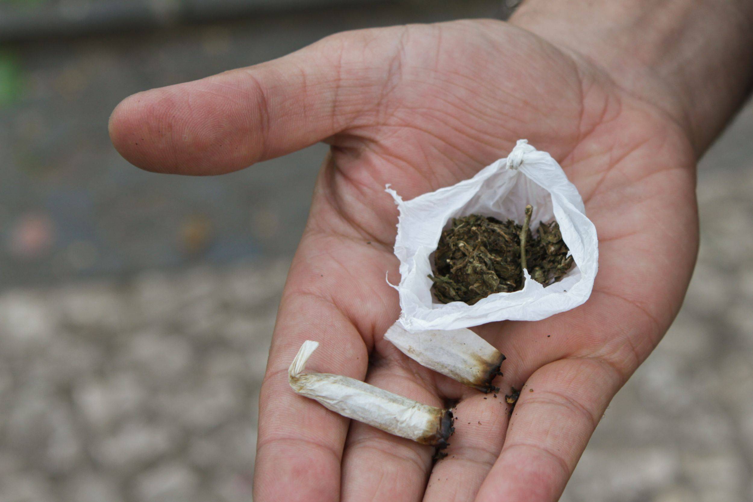 Flagrado com porções de maconha junto com a irmã, adolescente de 17 anos alega ser “usuário” e vai parar na polícia, em Vilhena