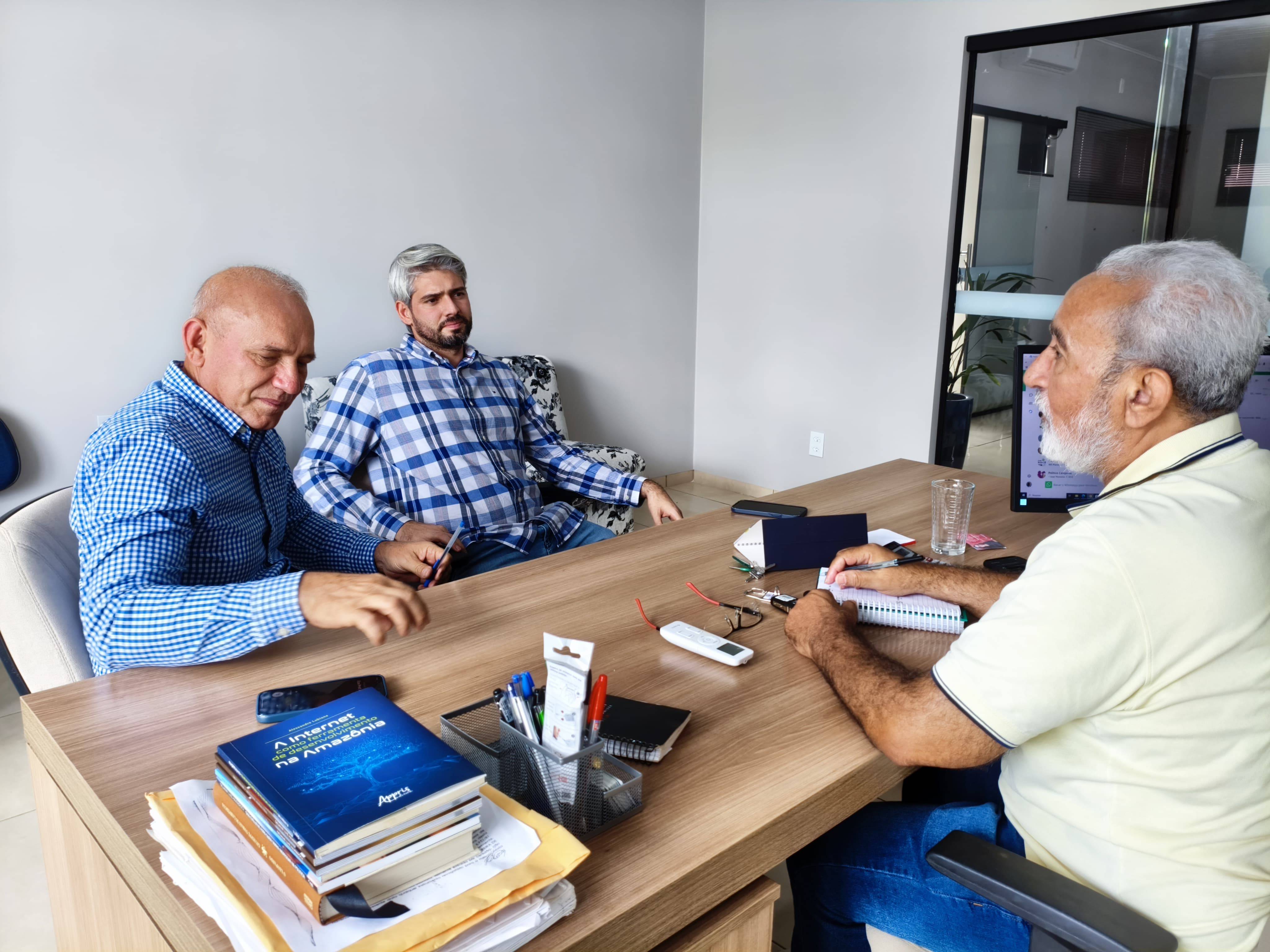 Deputado estadual visita FOLHA DO SUL, confirma candidatura a federal e anuncia filho como sucessor na Assembleia Legislativa de RO