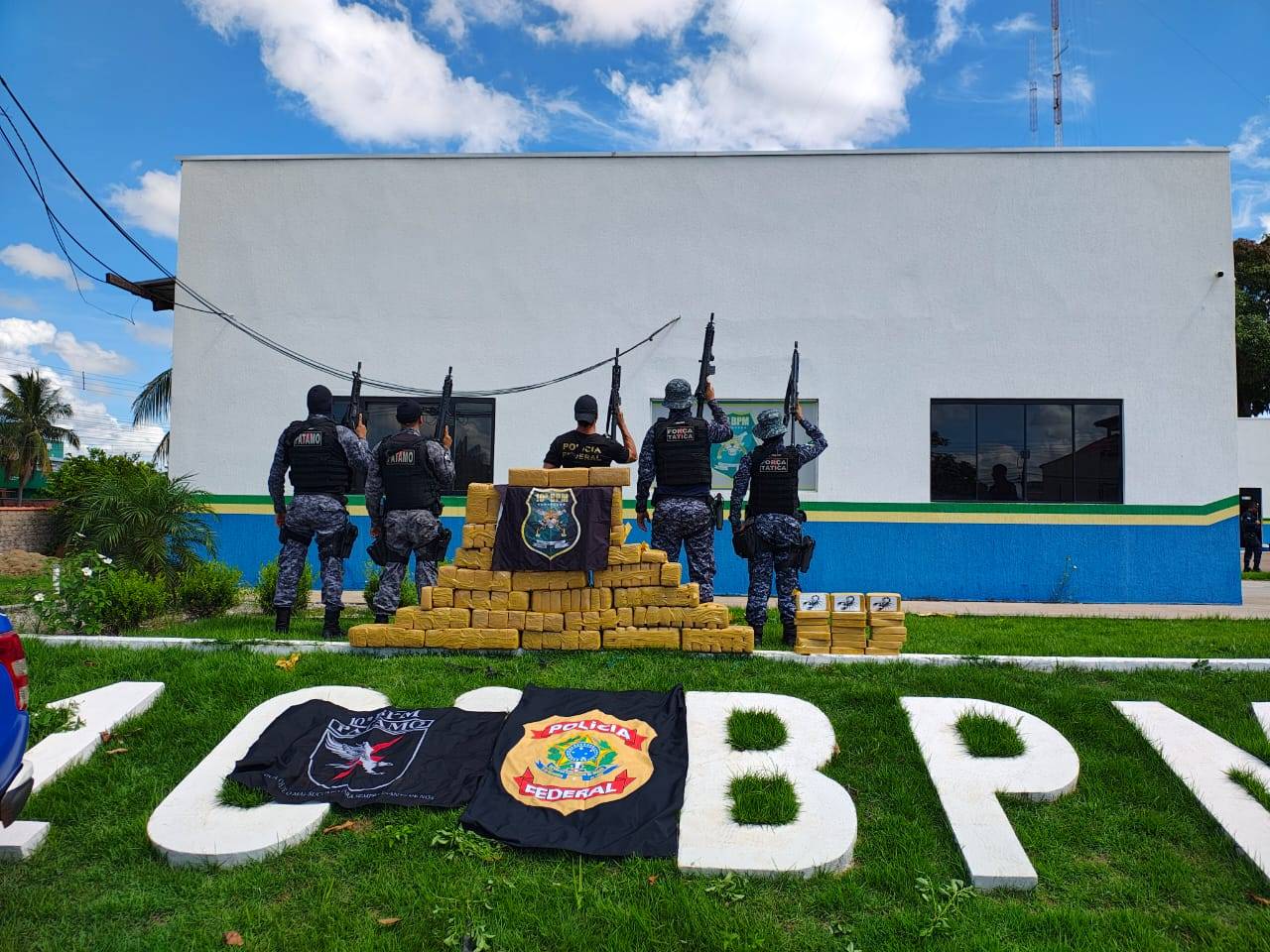 PF, PM de Rondônia e Exército Brasileiro prendem casal com grande quantidade de drogas em ação conjunta na BR-429