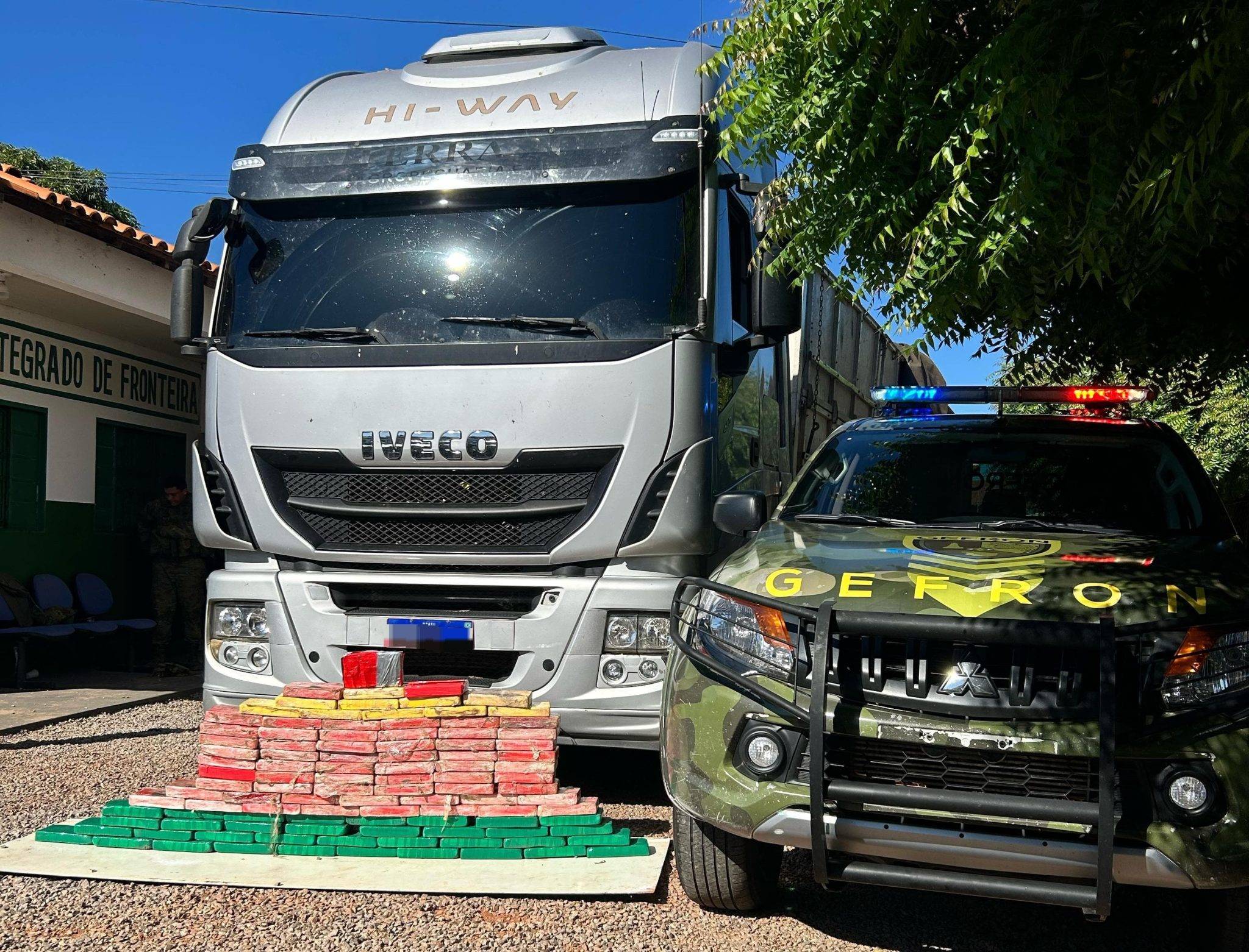Caminhoneiro que saiu da segunda maior cidade de Rondônia com 105 kg de pasta base de cocaína é preso pela PRF em rodovia de MT