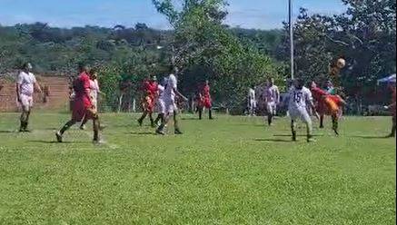 ASSISTA VÍDEOS: golaços marcados durante partidas de futebol em cidades do Cone Sul de Rondônia viralizam no WhatsApp