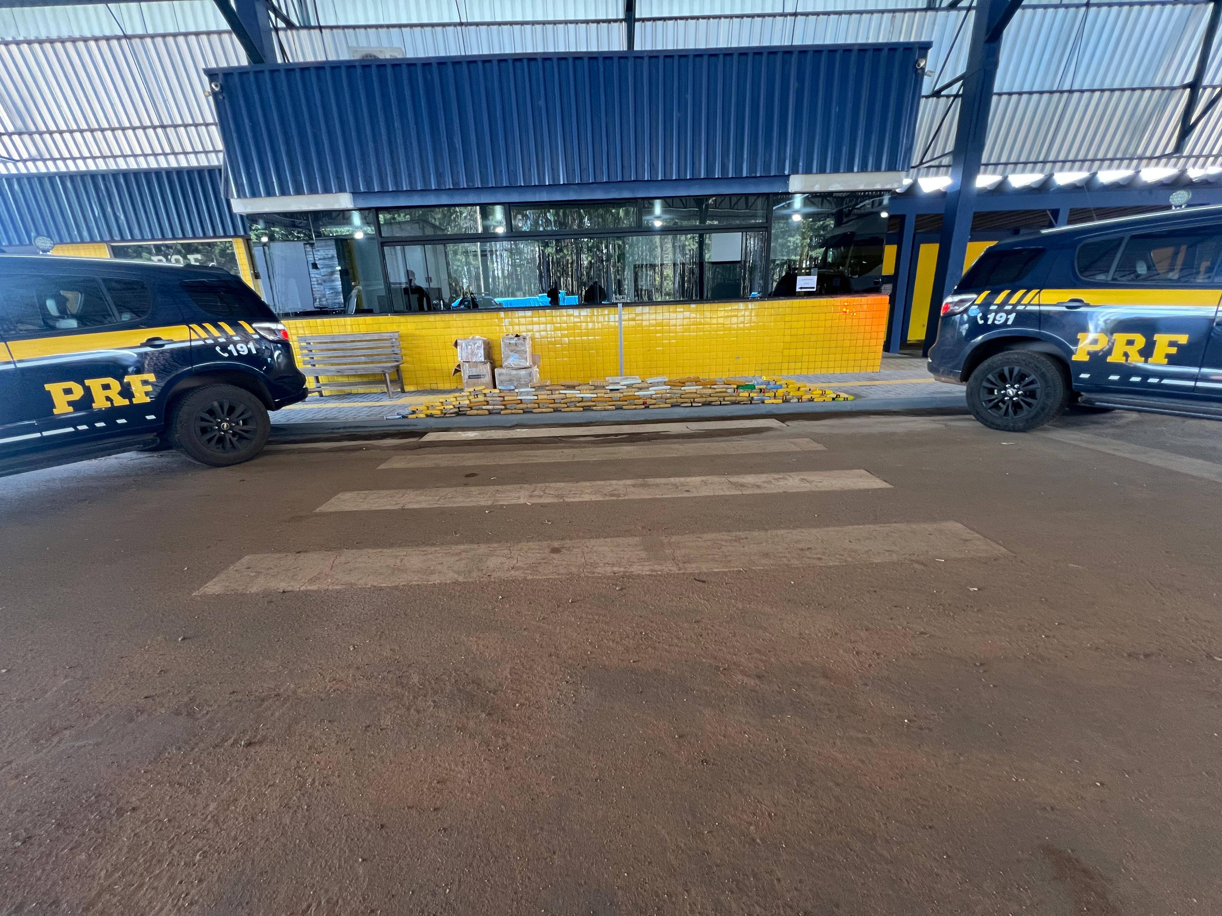 VEJA VÍDEO: vindo do Acre e seguindo para Brasília transportando 100 kg de drogas, motorista de 29 anos é preso no posto da PRF, em Vilhena
