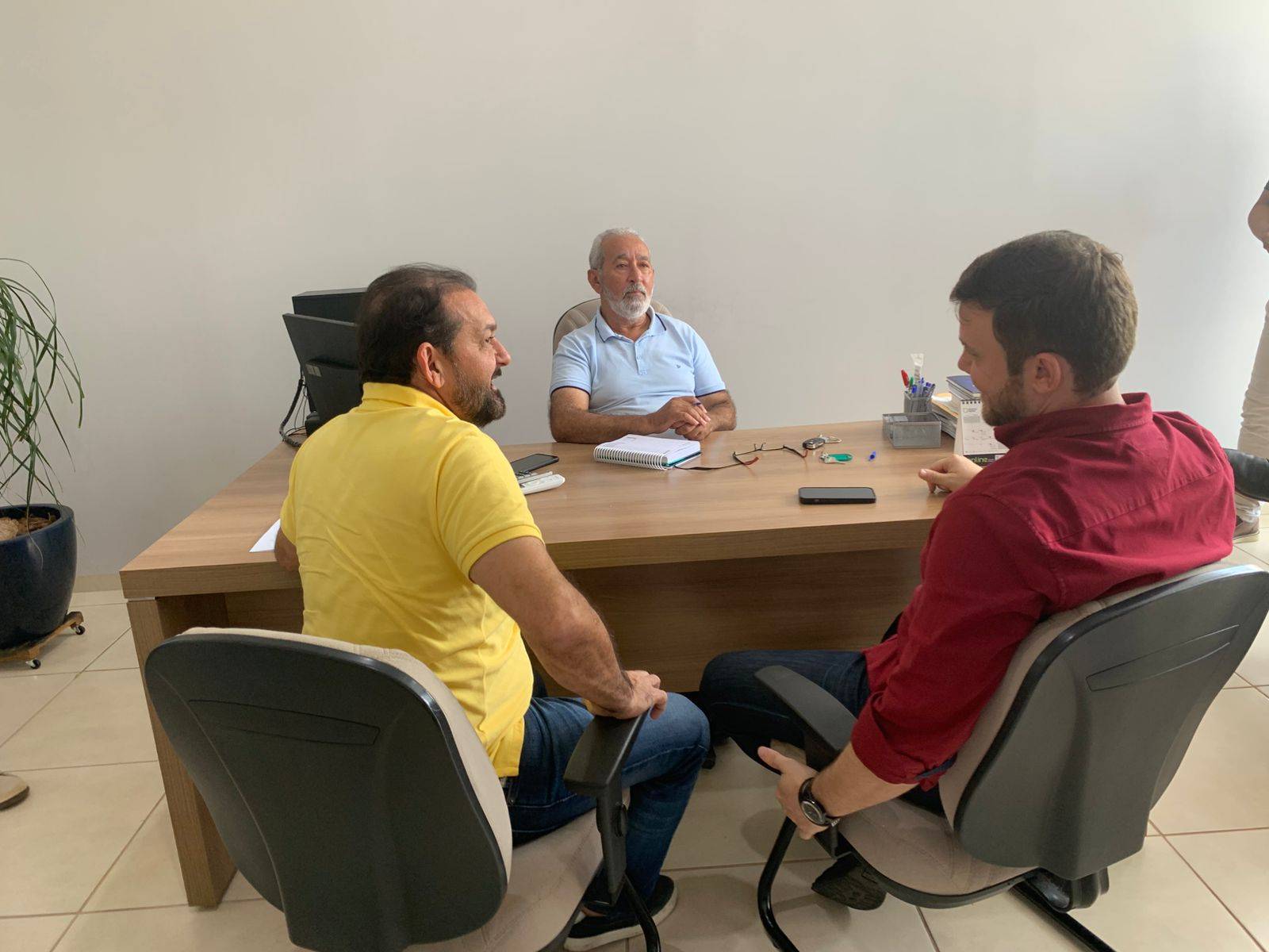 Em visita ao FOLHA DO SUL ON LINE, ex-presidente da Assembleia Legislativa de RO anuncia parceria com vereador, em Vilhena