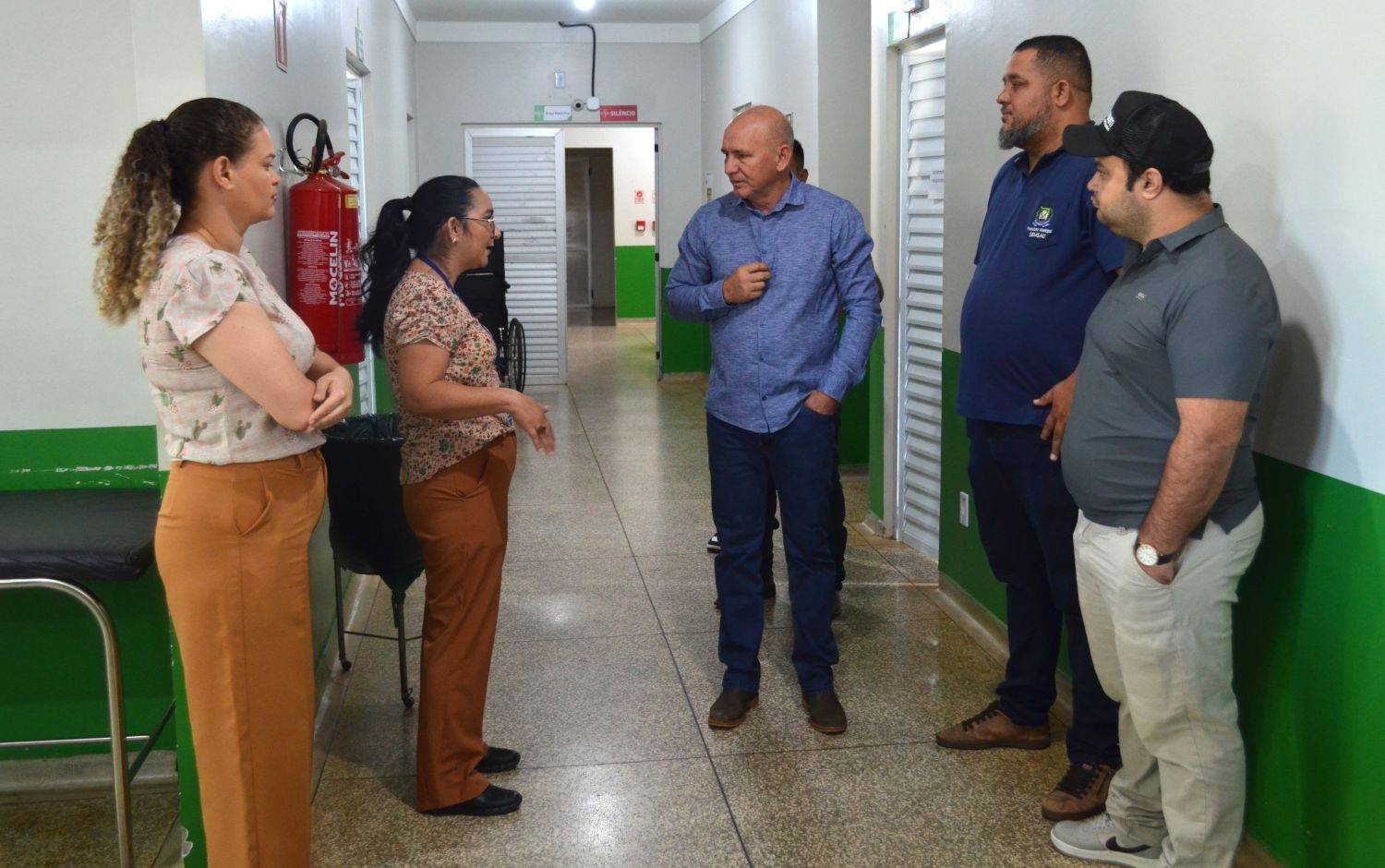 Ampliação do estacionamento do hospital Vânia Fuzari em Alta Floresta ganha apoio do deputado Ezequiel Neiva