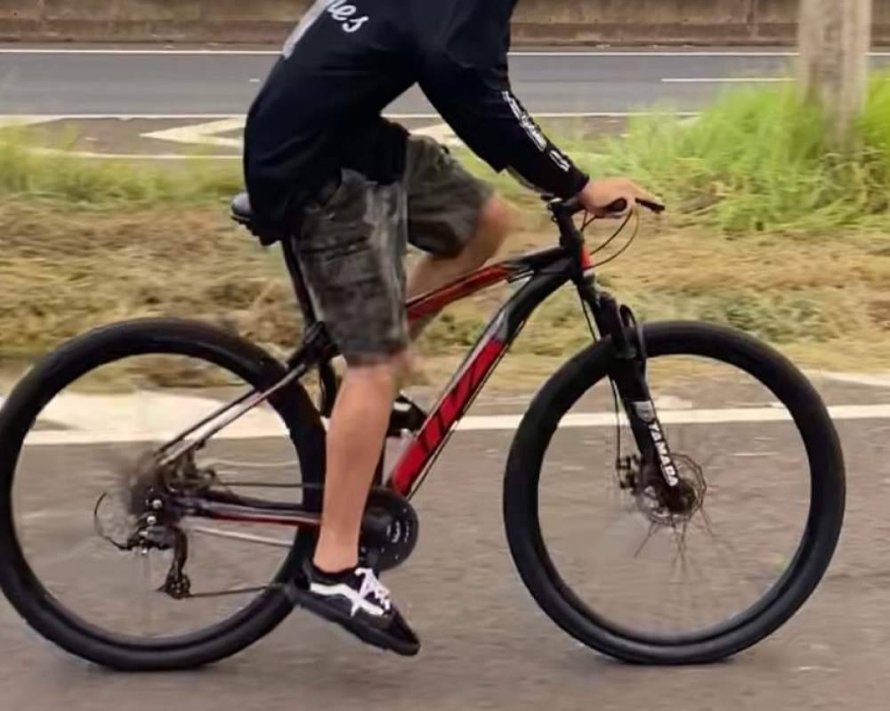 Adolescente que já havia furtado bicicleta ao ser “desafiado” por amigos é flagrado tentando levar outra no mesmo local, em Vilhena