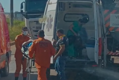 VÍDEOS: com paciente de Cerejeiras a bordo, ambulância se envolve em engavetamento na BR 364, chegando em Vilhena