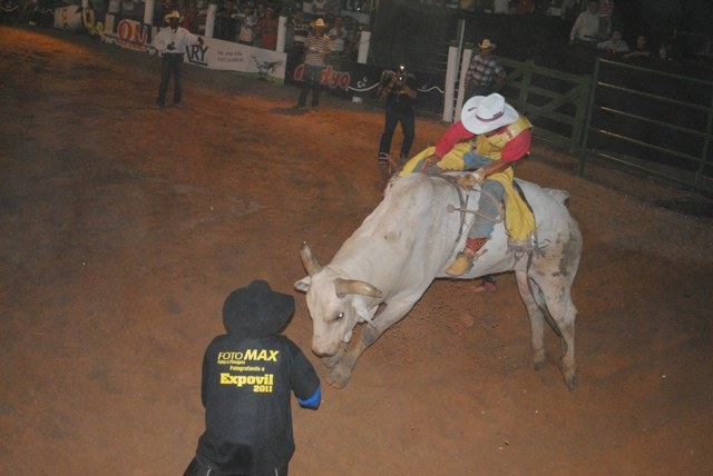Noite de quarta-feira revelou os campeões do rodeio amador da 26ª Expovil