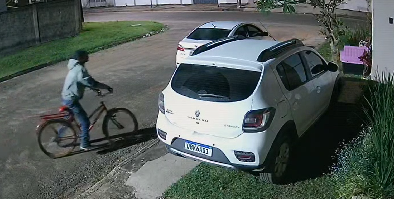 ASSISTA VÍDEO: câmera de segurança flagra ladrão furtando carro recém-comprado por policial, em Vilhena