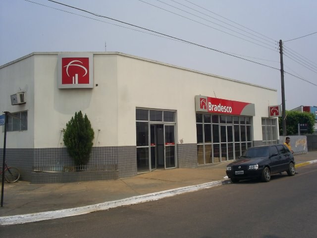 Justiça decide: Bradesco pode proibir funcionários de usar barba em agências