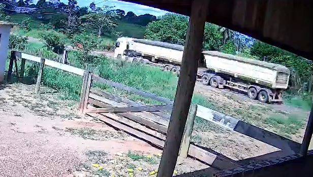 ASSISTA: vídeos mostram ultrapassagem que provocou a morte de caminhoneiro de MT em rodovia no Cone Sul de Rondônia