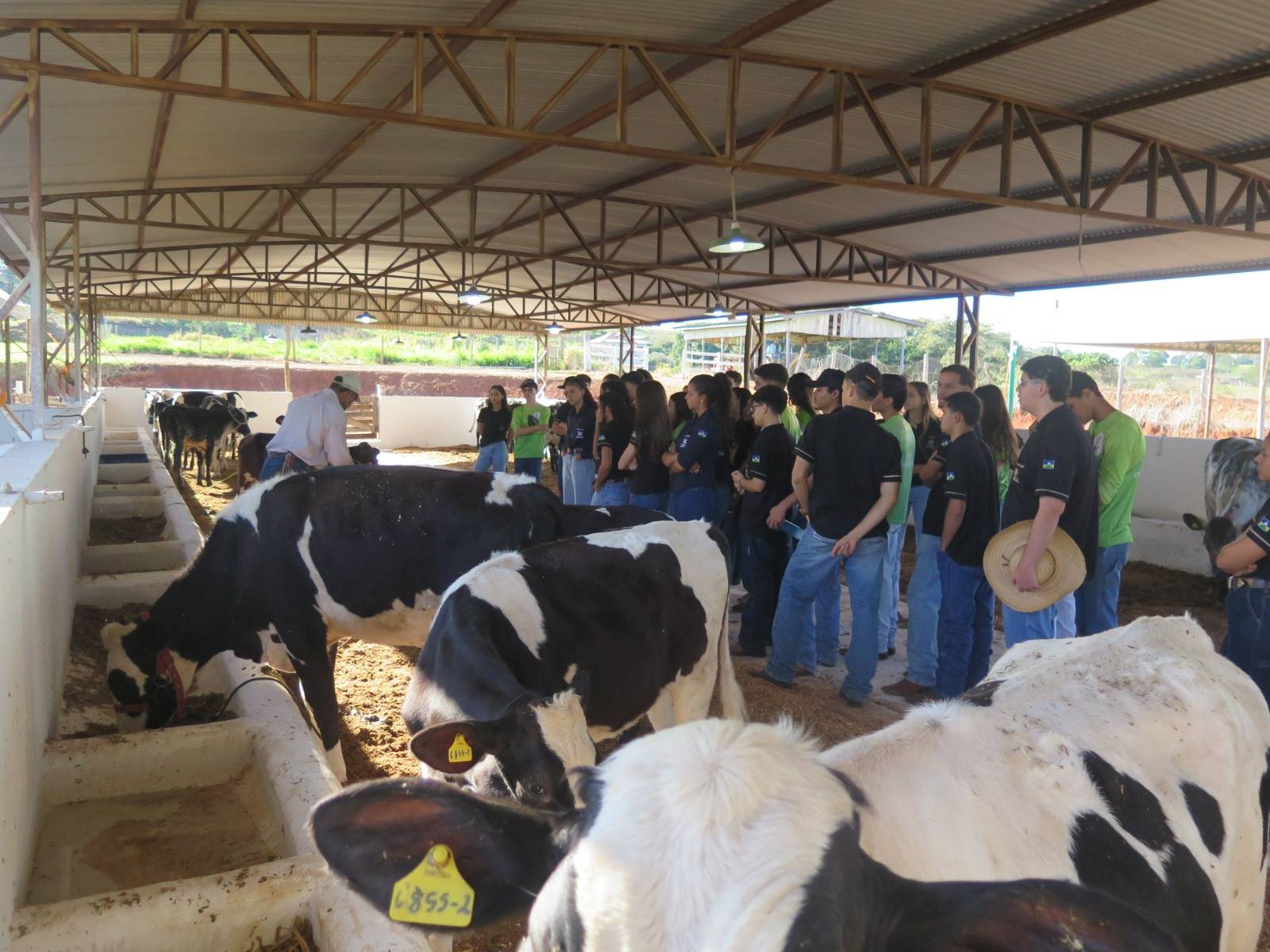 IFRO leva estudantes para aula prática na 37ª Expocol, e professor destaca importância do evento como “laboratório da vida real”
