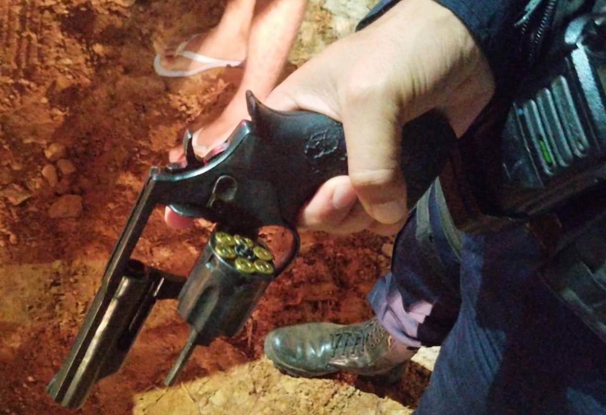 Após abordagem policial em bairro de Vilhena, homem perde revólver que havia comprado por R$ 2.500,00 no dia anterior