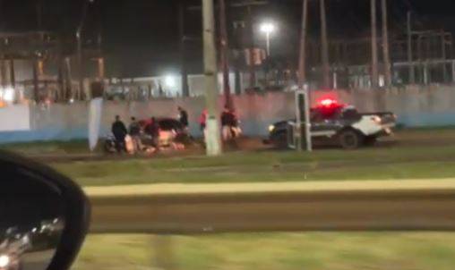 Bêbado e com mais de 1 quilo de cocaína a bordo, motorista derruba postes de energia e é preso em avenida no centro de Vilhena
