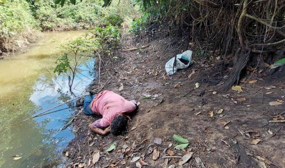 Encontrado às margens de rio, corpo de morador de Cerejeiras apresenta indícios de que vítima teria sido degolada