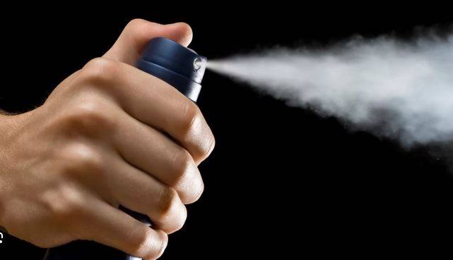 De tornozeleira e pilotando moto sem possuir CNH, foragido morde policial e é dominado com spray de pimenta, em Vilhena