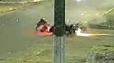 ASSISTA VÍDEO: “motoqueiro do grau” sofre queda ao tentar executar manobra conhecida como “Quebrão” em via pública de Vilhena