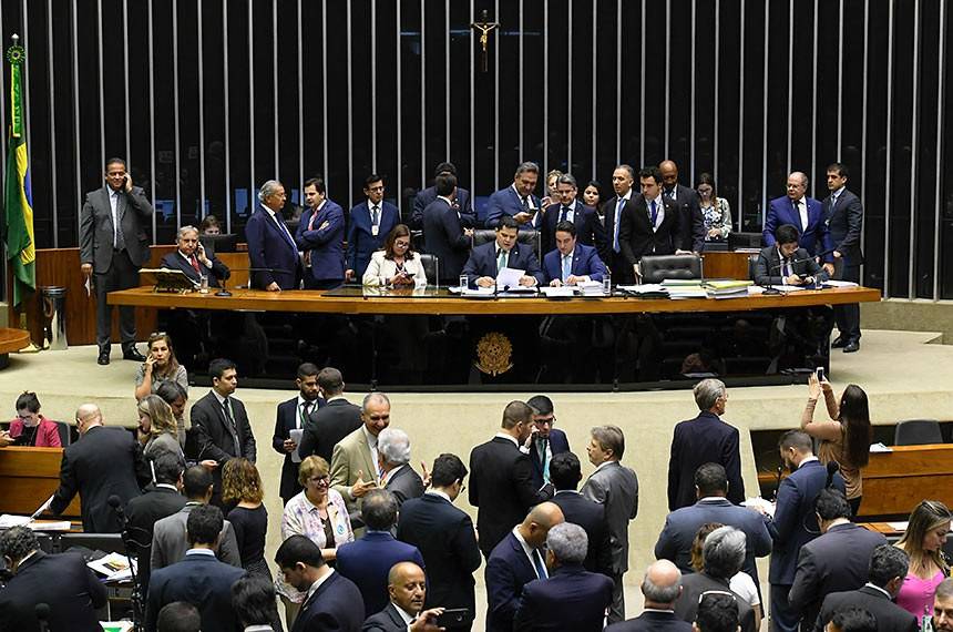 ASSISTA: vídeo viraliza ao mostrar Nikolas Ferreira e Cleitinho em posição contrária à bancada de RO; Fera, Bagattoli e Cassol também falam