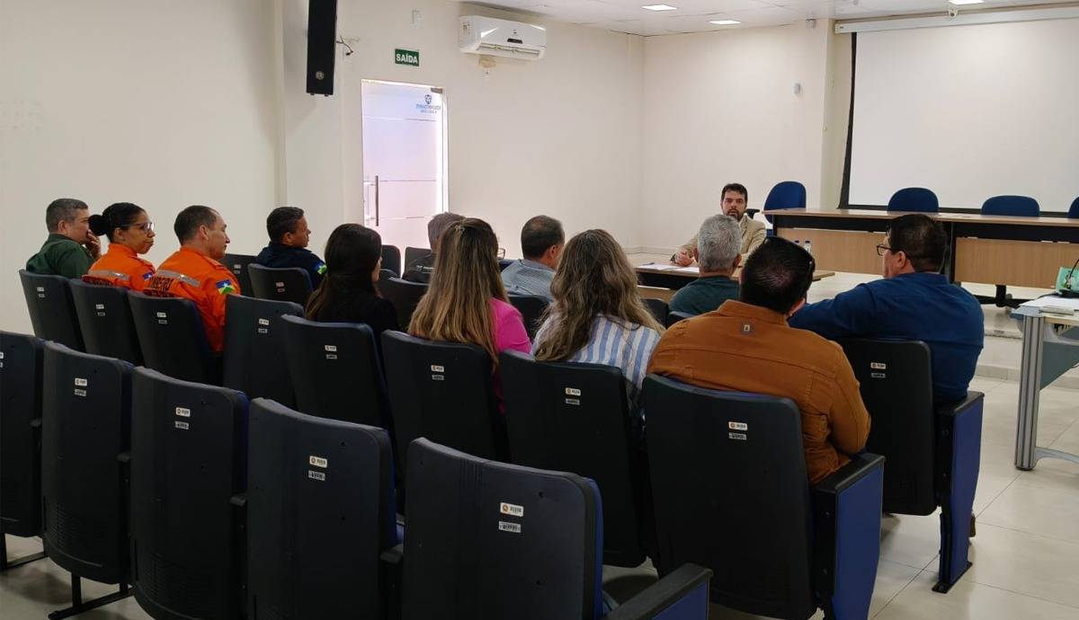 Reunião no MP de Colorado do Oeste define estratégias para intensificar fiscalização de queimadas; autores serão multados e denunciados