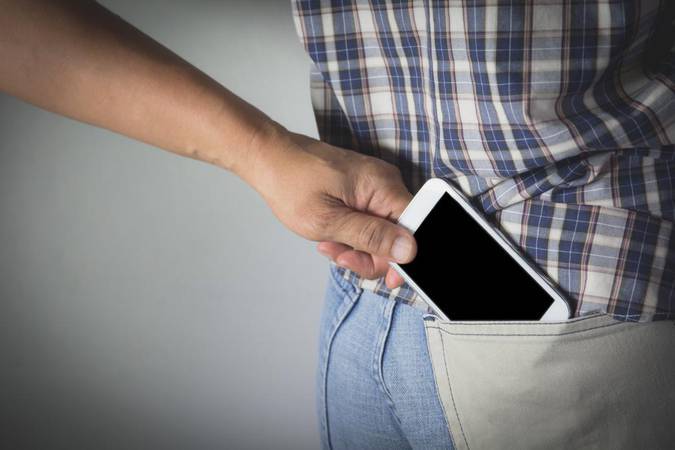 ENTROU E LEVOU: aparelho é furtado após loja de celulares ter porta arrombada, em Vilhena