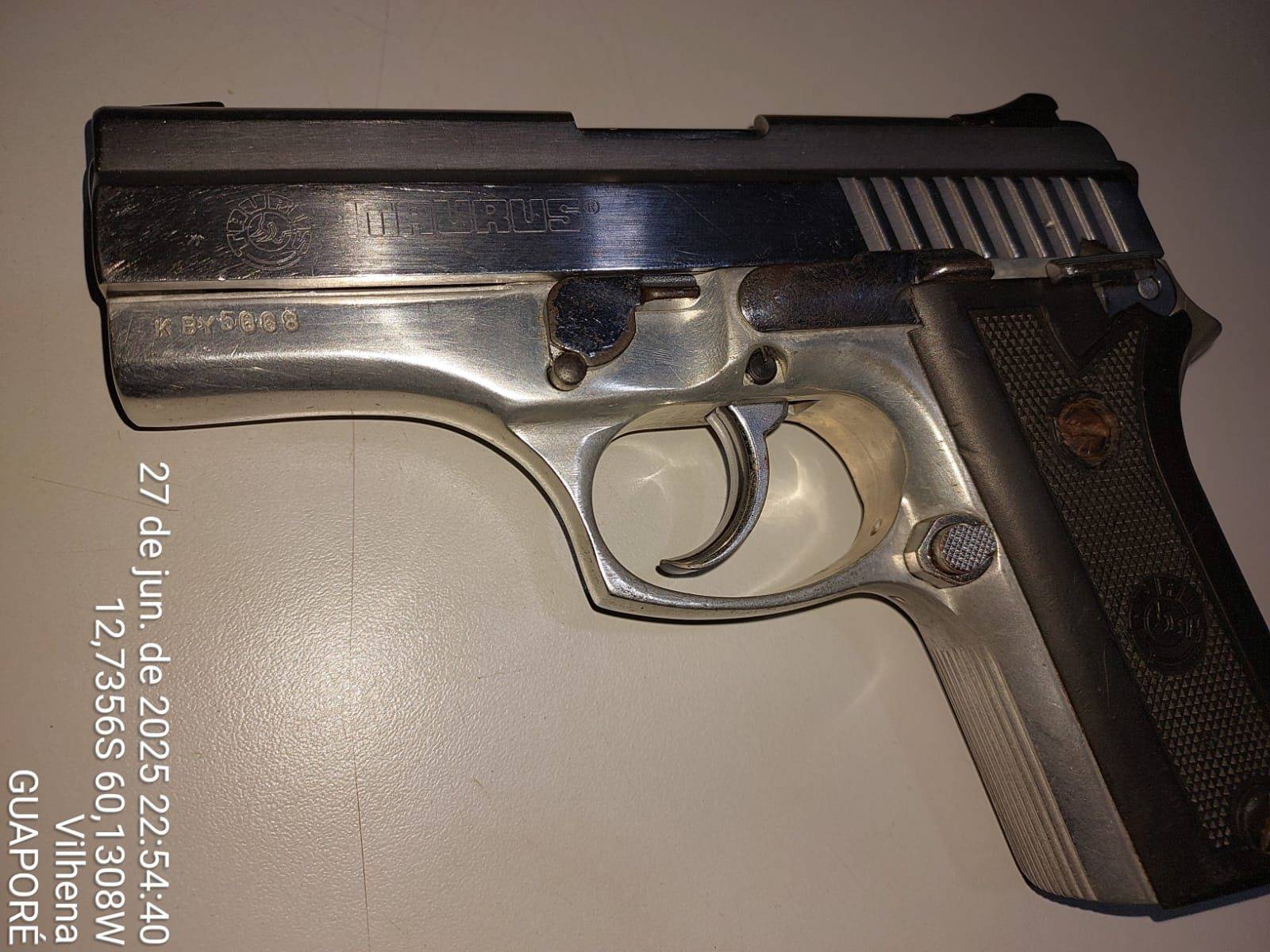 Usando arma ilegal para cobrar suposta dívida por multa de trânsito, homem é preso na área rural de Chupinguaia