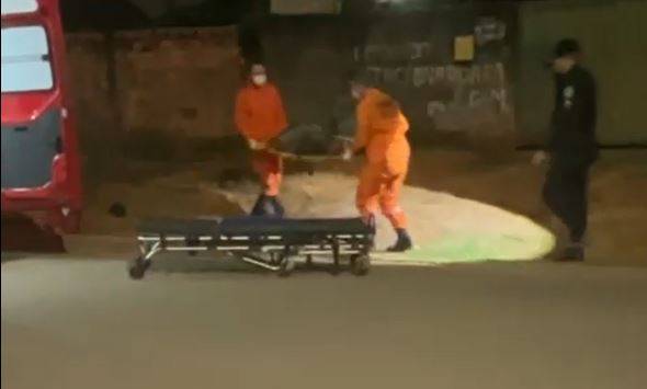 ASSISTA VÍDEOS: homem de 26 anos é baleado por dois atiradores e socorrido pelo Corpo de Bombeiros, em Vilhena
