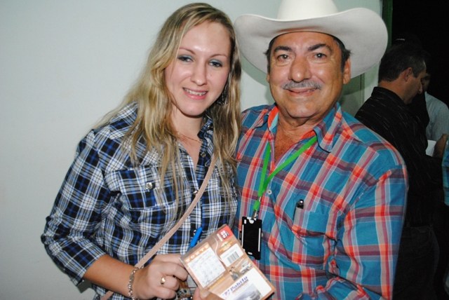 Estudante ganha com cartela da irmã a penúltima picape da Expovil 2011