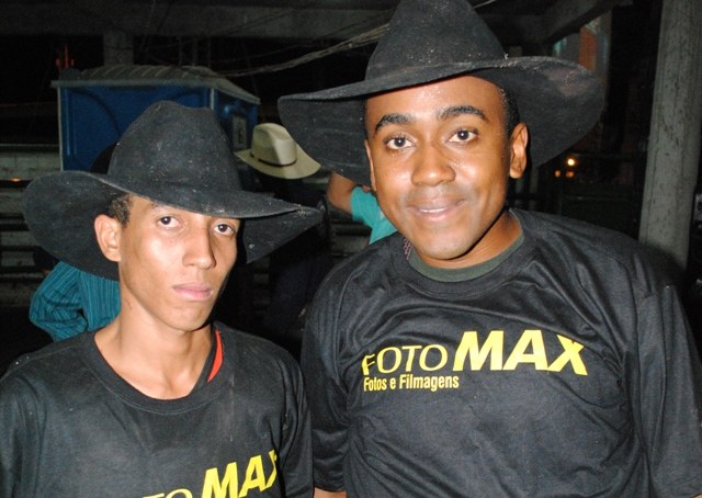 Os anônimos e corajosos salva vidas de rodeio