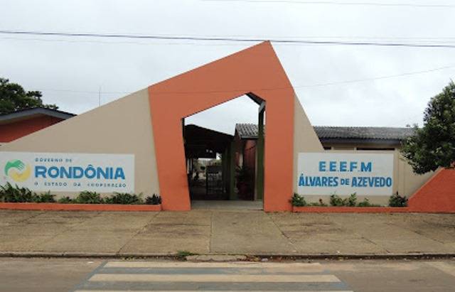 Aluna de 16 anos chega atrasada em escola, é proibida de entrar, ofende servidores e caso vai parar na polícia, em Vilhena