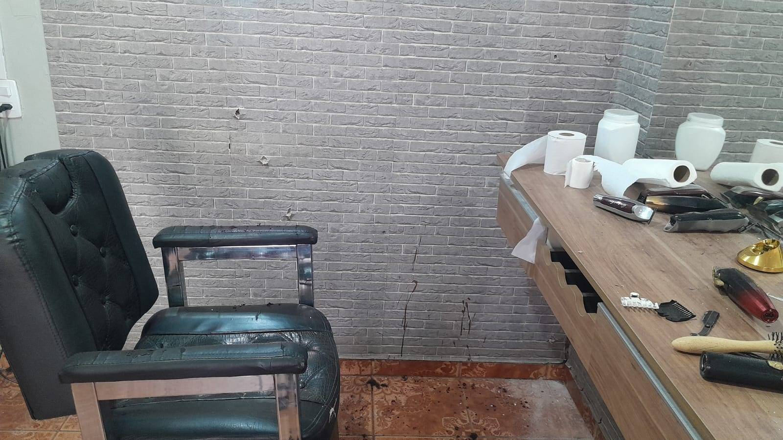 Segundo envolvido no tiroteio que deixou dois feridos em barbearia já foi identificado, mas segue foragido e sendo caçado, em Vilhena
