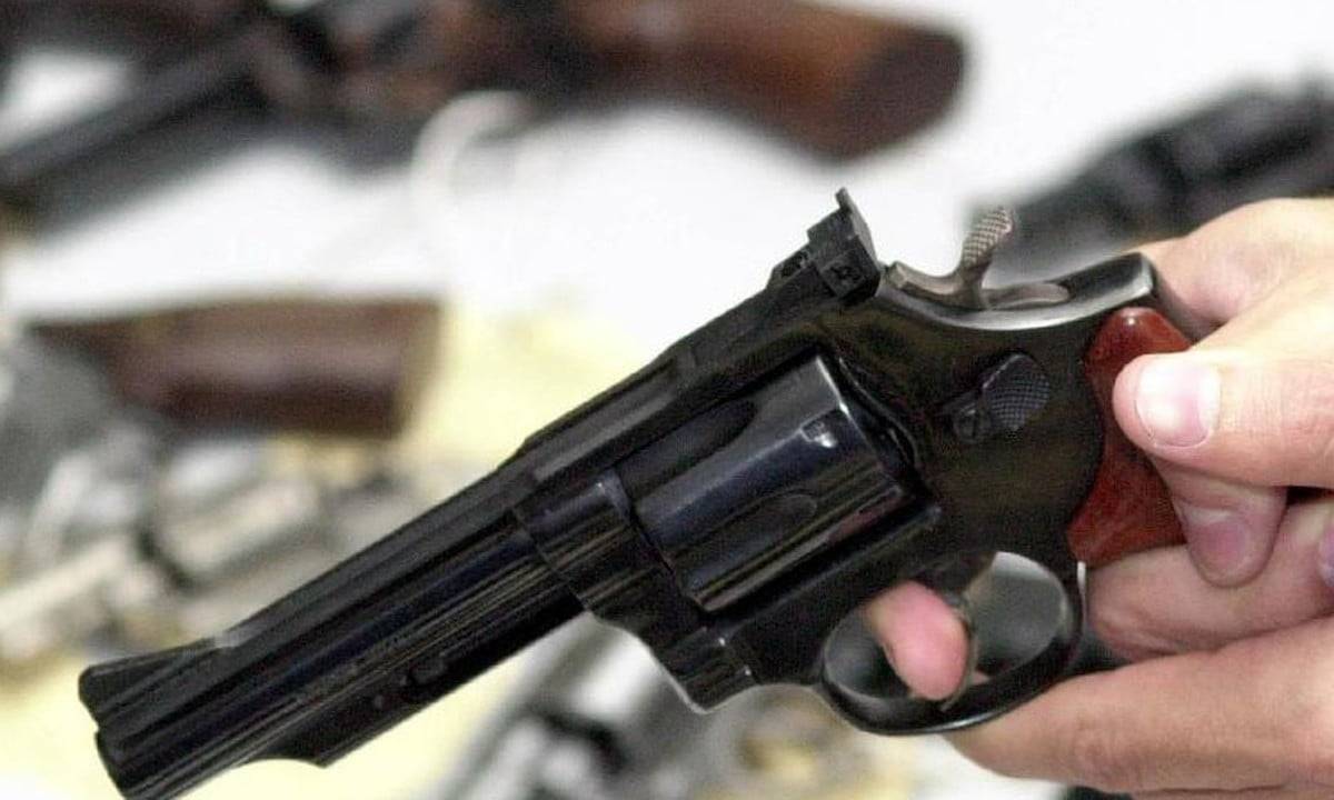 Dupla armada dispara contra homem de 34 anos, em Vilhena; vítima e dona da casa pulam muros e sobrevivem ao ataque a tiros