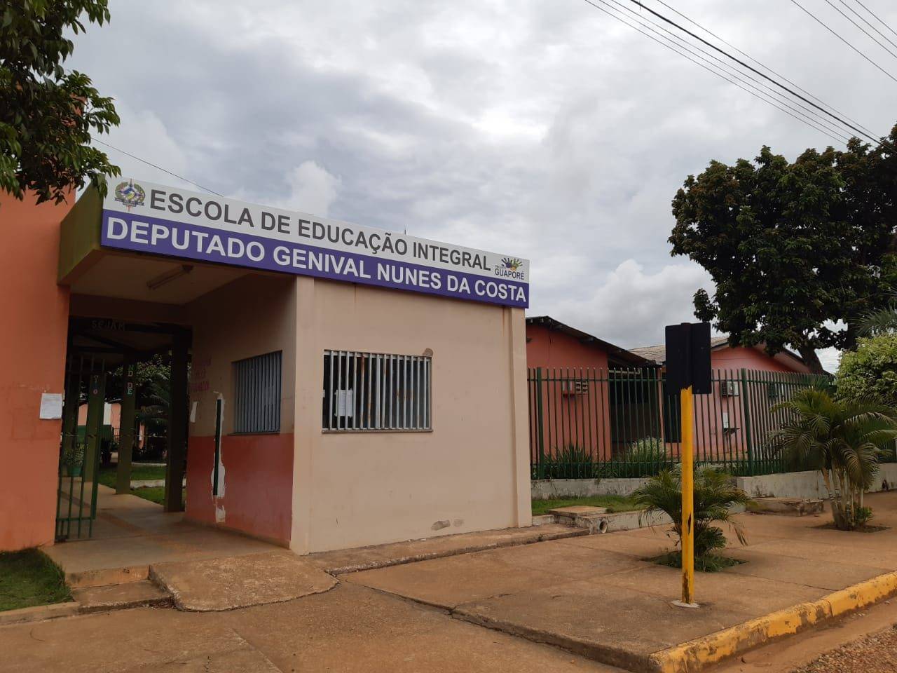 Devendo “pedra” a traficantes, rapaz 19 anos pula muro de escola e se esconde para não ser assassinado, em Vilhena