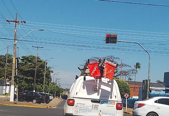 Leitor flagra veículo da Energisa cometendo infração de trânsito no centro de Vilhena; empresa promete tomar providências