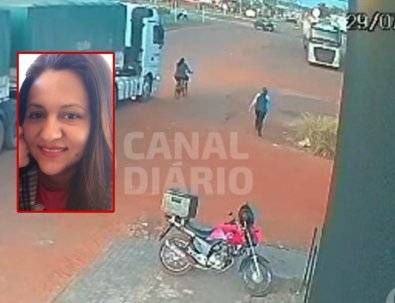 IMAGENS FORTES: em cidade vizinha, professora morre após ser atropelada por carreta; acidente fatal foi flagrado por câmera