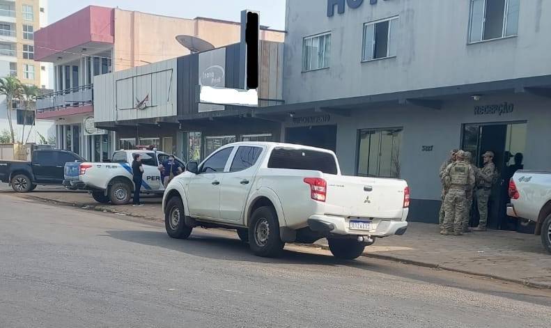 VÍDEO: GOE e Polícia Civil de MT participam de operação em Vilhena contra suspeitos de envolvimento em assalto a banco em Brasnorte