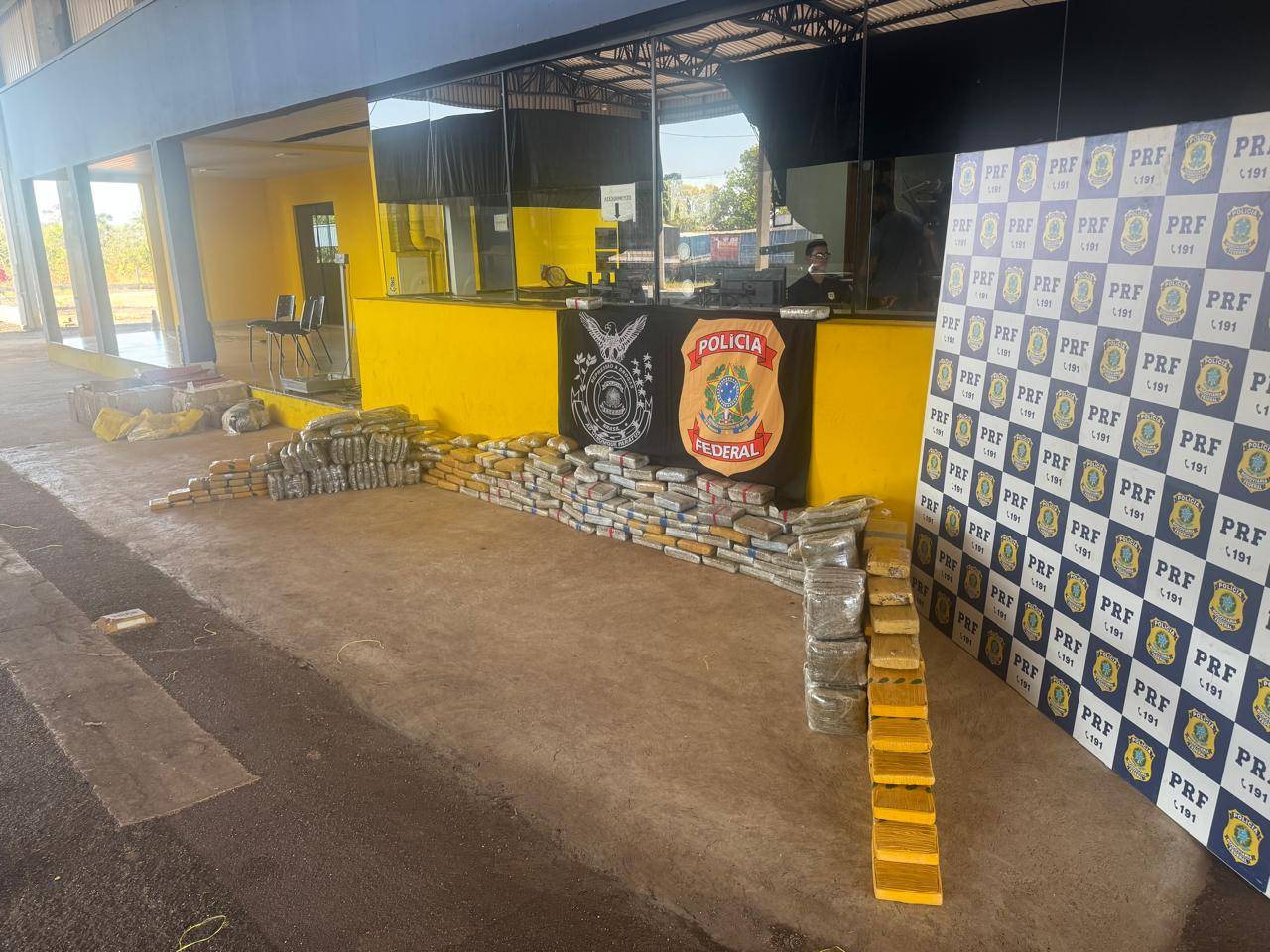 Com apoio da PF, agentes da PRF apreendem cerca de 350 kg de “supermaconha” que iriam de Rondônia para Mato Grosso