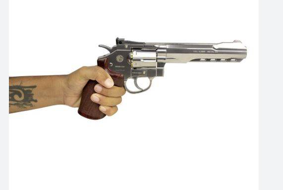 Após homem descumprir medida protetiva, policiais apreendem armas com as quais ele ameaçava a ex-mulher, em Vilhena
