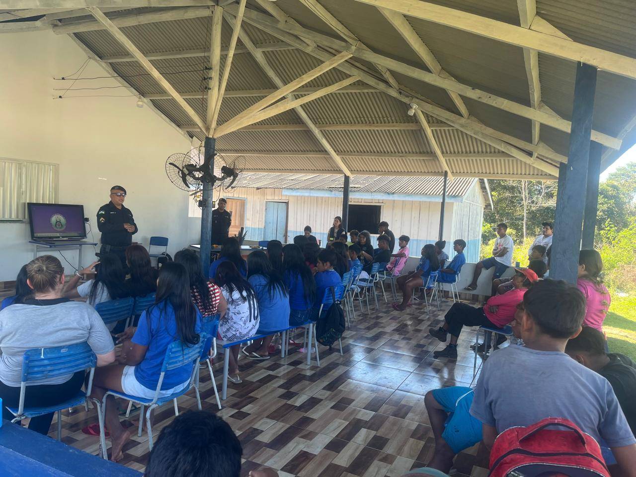 Patrulha Maria da Penha da PM promove ações para prevenir feminicídios em Vilhena e participa de conferência municipal
