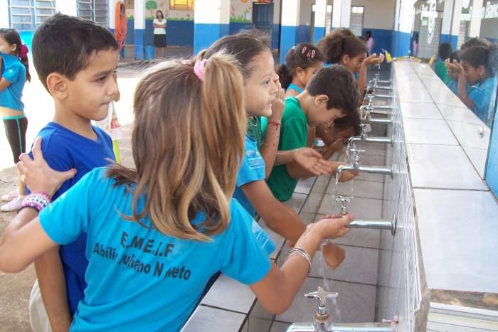 ESCOLA DISPENSA ALUNOS POR FALTA DE ÁGUA