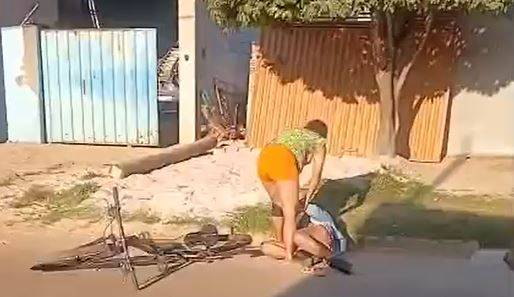 VÍDEO: dona de bar “sai no tapa” com mulher que consumiu quase R$ 100 em cervejas e tentou fugir sem pagar, em Vilhena; imagens viralizam