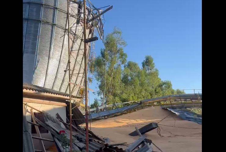 VEJA VÍDEOS: queda de silo mata animais em fazenda próxima a Vilhena, mas não há nenhuma vítima humana no local do acidente