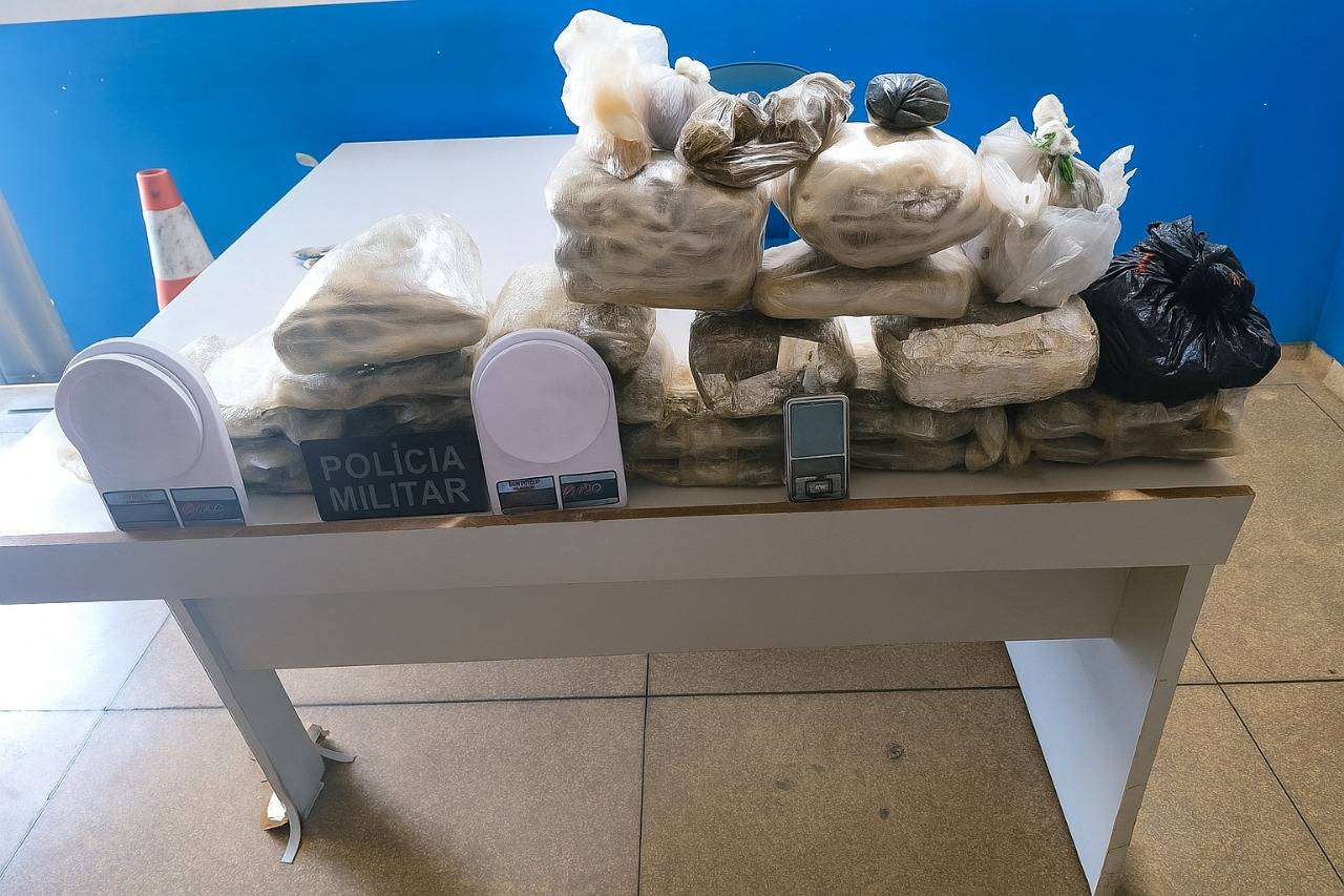 Após abordar rapaz de 22 anos em avenida, Polícia Militar apreende drogas e prende três suspeitos no mesmo dia, em Vilhena