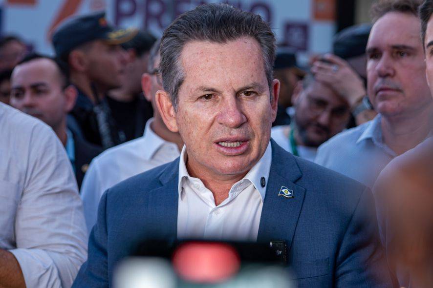 VÍDEO: chamado de “rato”, governador de MT rebate filho de Bolsonaro e diz estar de “saco cheio” da polarização política no Brasil