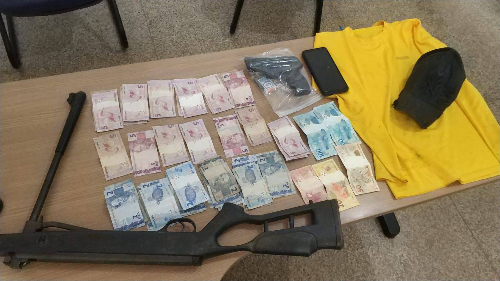 Ladrões armados que aterrorizaram funcionários de posto durante assalto em RO estavam usando “armas fake”; ambos foram presos