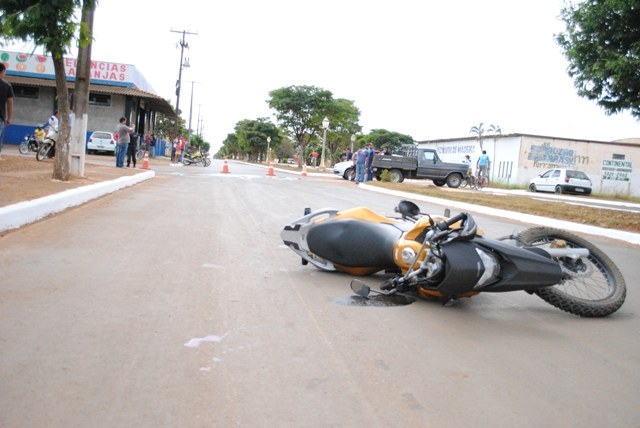 Acidente na Paraná: motociclista passa por baixo de picape e sobrevive