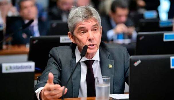 Juiz tira do ar reportagem sobre compra de “gado de desmatamento” por senador de Rondônia com terras no Cone Sul do Estado