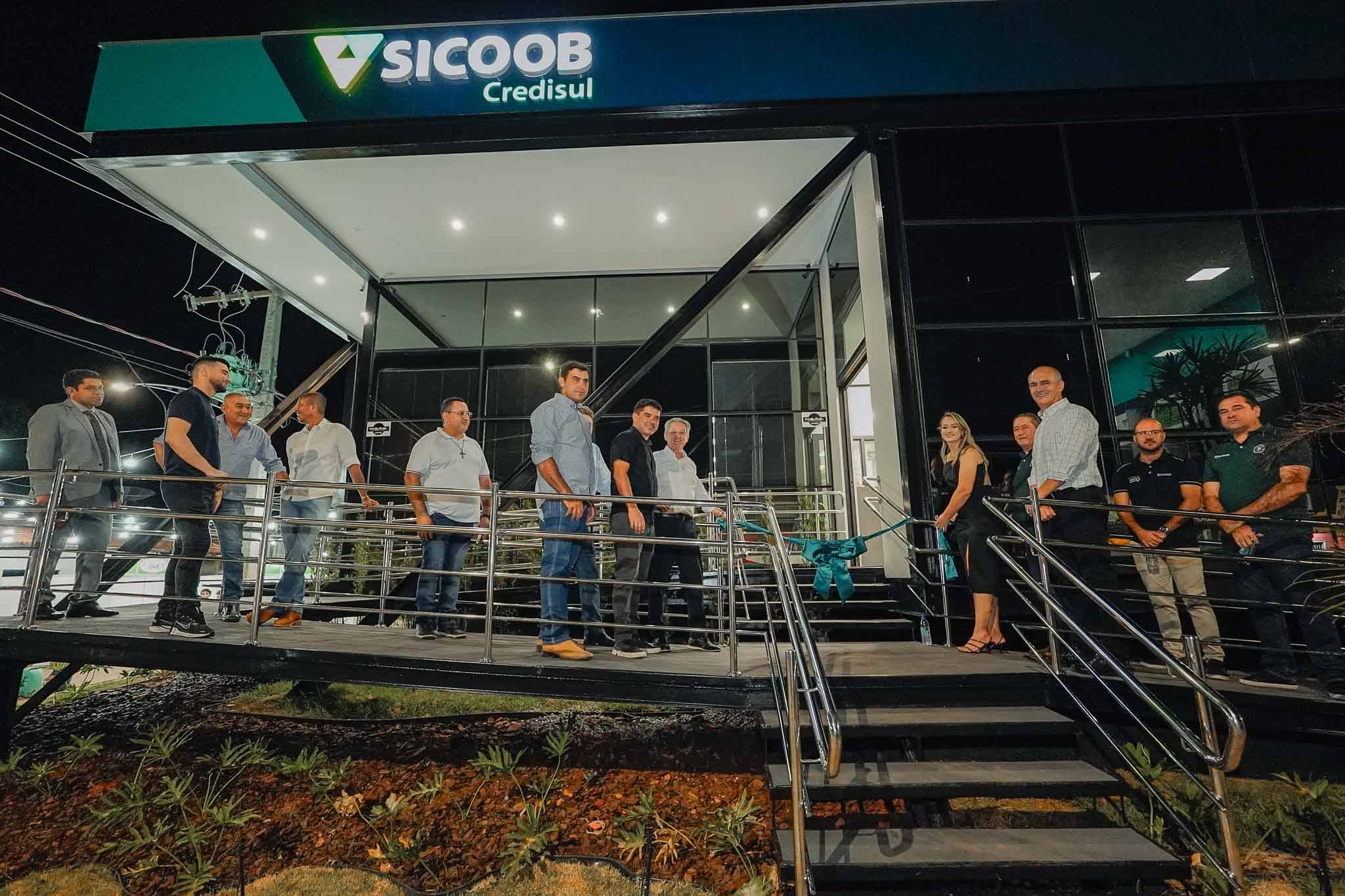Sicoob Credisul reinaugura agência em Corumbiara (RO) com imponente prédio em estilo industrial 