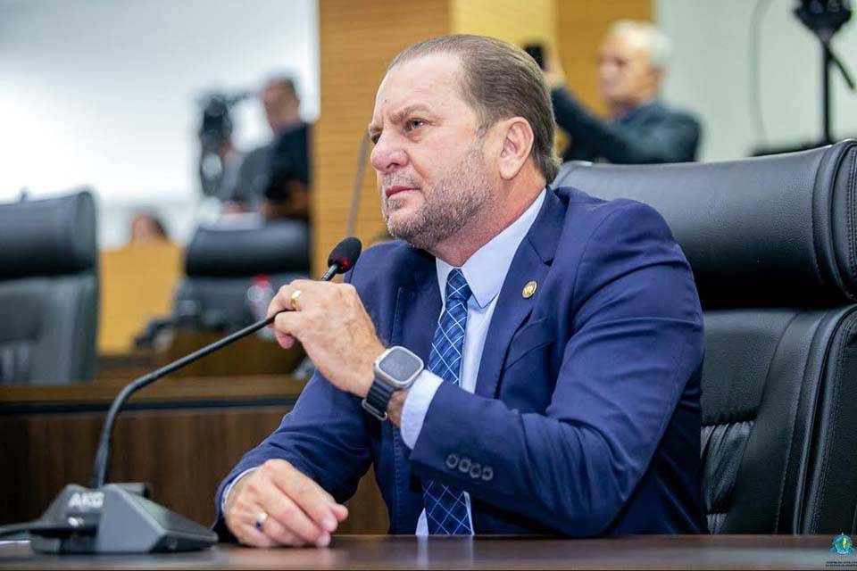 Curso de edição de vídeo em celular na cidade de Colorado do Oeste atende população com apoio do deputado Cirone Deiró